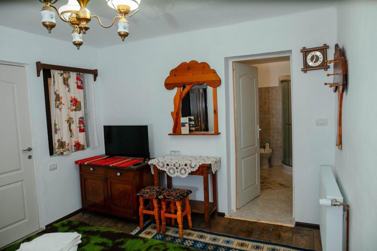 Гостевой дом Casa Pe Valea Hartibaciului Barcut Экстерьер фото