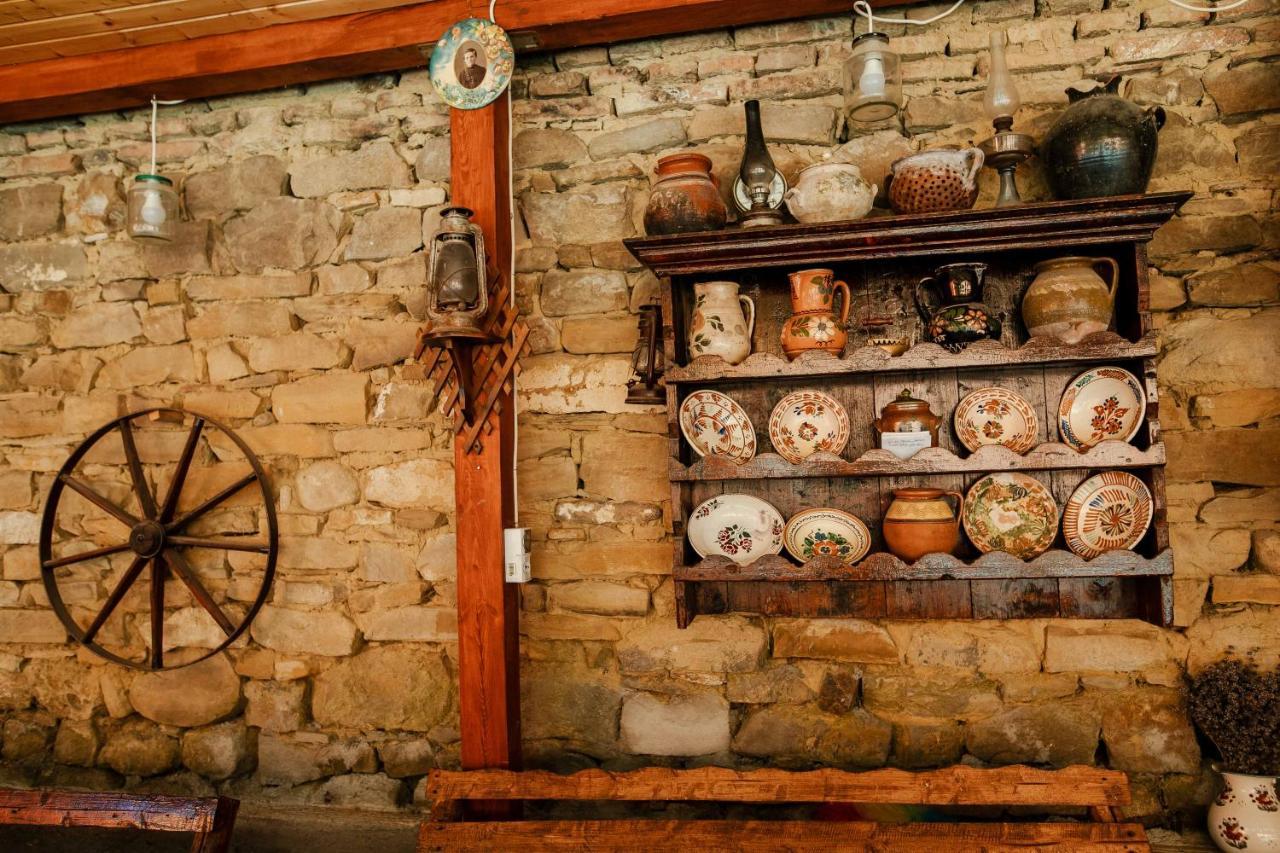 Гостевой дом Casa Pe Valea Hartibaciului Barcut Экстерьер фото